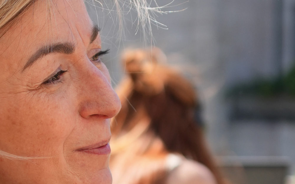 PORTRAIT : CÉLINE DELREZ DE NEYN – DIRECTRICE D’ÉCOLE COMMUNALE AU SERVICE DE L’INCLUSION ET DE LA JUSTICE SOCIALE